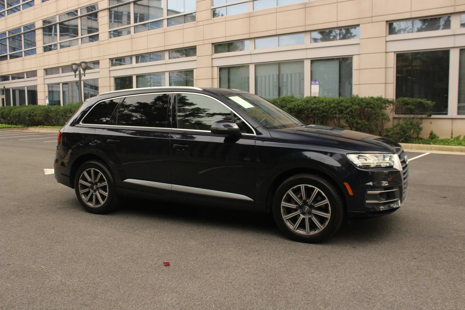 Used 2017 Audi Q7 3.0T Premium Plus w/ Premium Plus Package AWD/4WD image 2