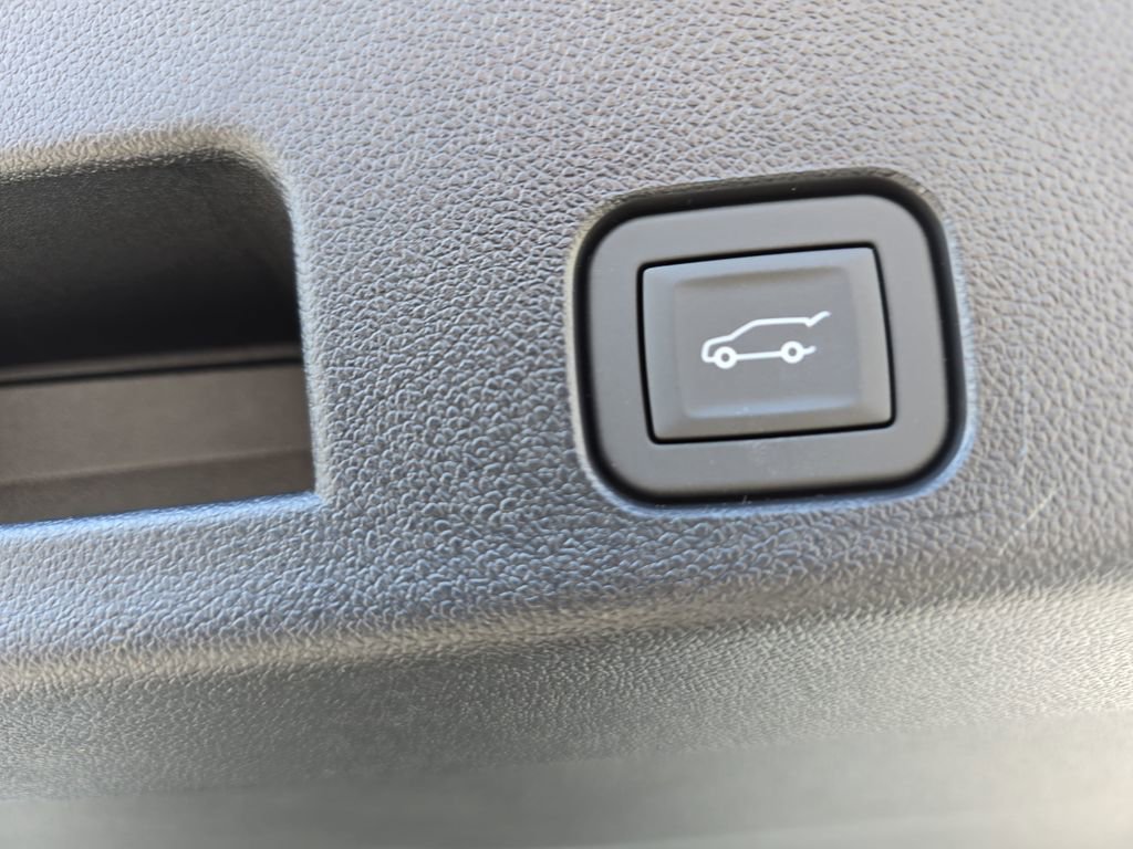 New 2026 GMC Acadia Denali Ultimate w/ LPO, Floor Liner Package AWD/4WD image 16