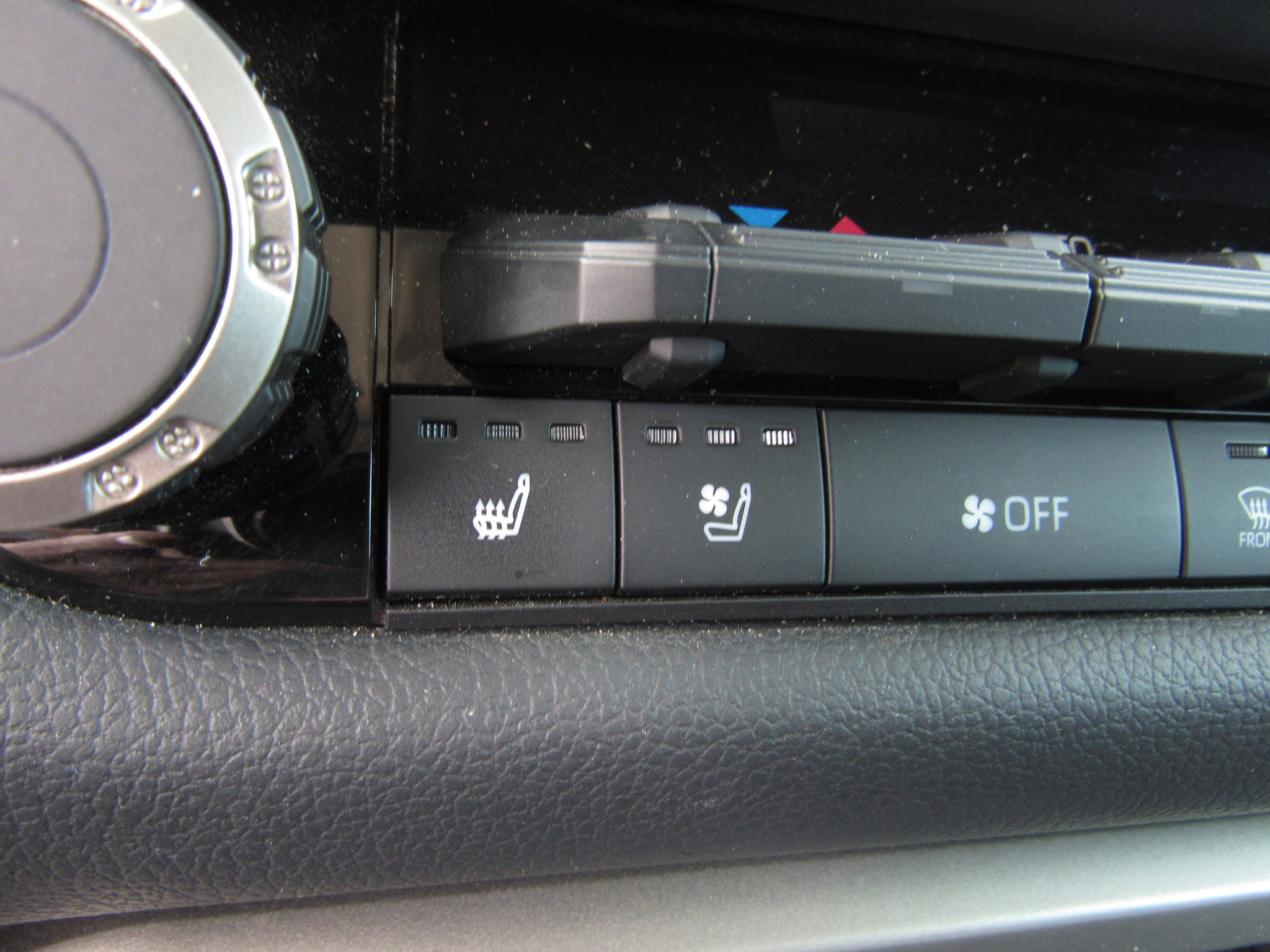 Used 2022 Toyota Tundra Limited w/ TRD Off-Road Package image 24