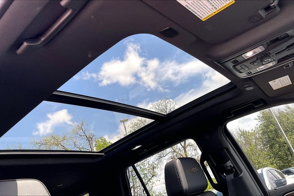 Used 2023 Chevrolet Tahoe High Country w/ Premium Package AWD/4WD image 23