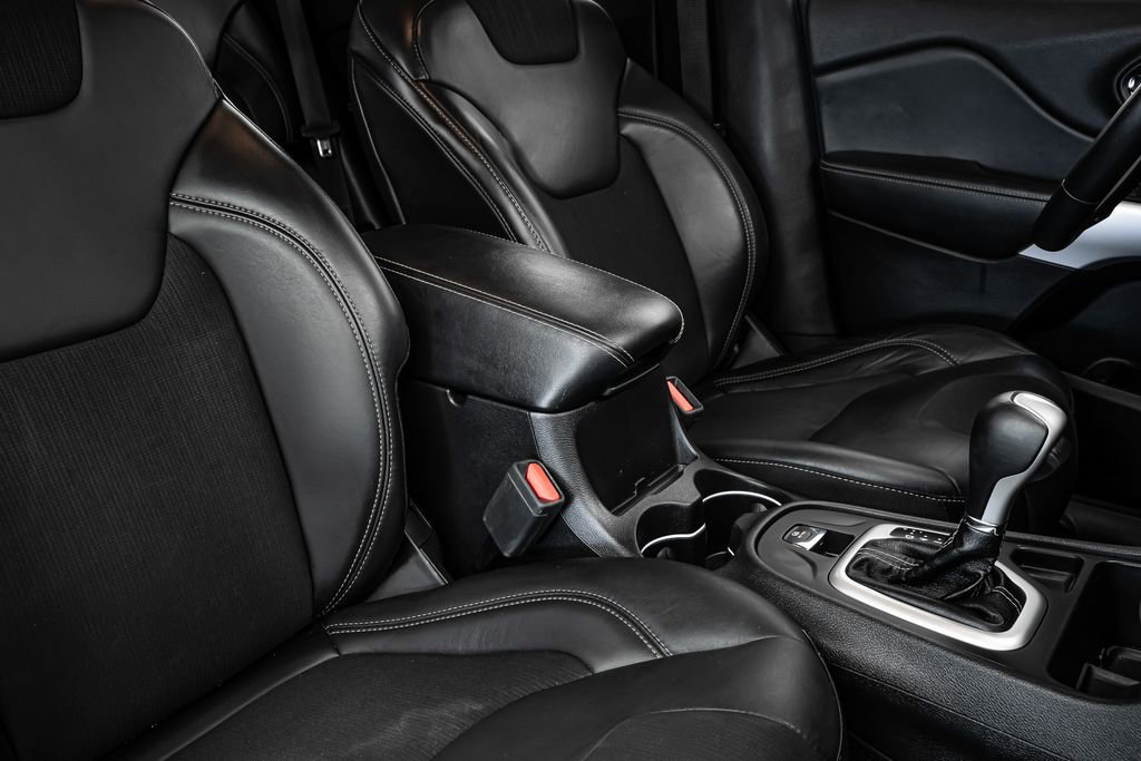 Used 2018 Jeep Cherokee Latitude Plus image 21