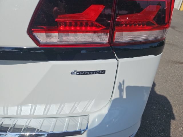 Used 2023 Volkswagen Atlas SEL R-Line AWD/4WD image 6