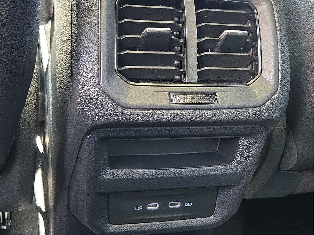 New 2026 Volkswagen Taos SE FWD image 11
