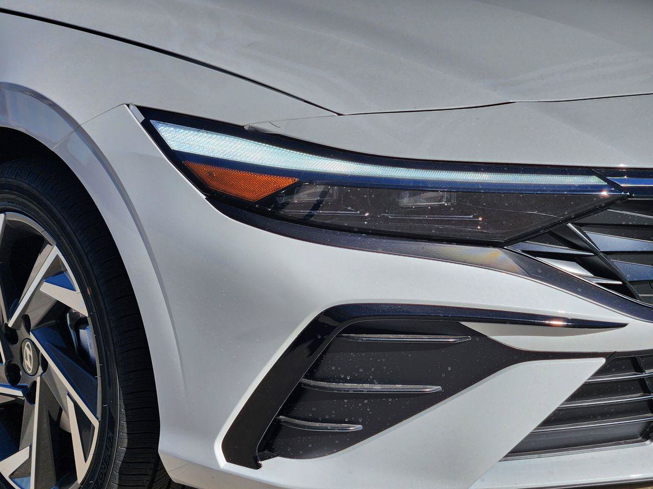 New 2026 Hyundai Elantra Limited FWD image 5