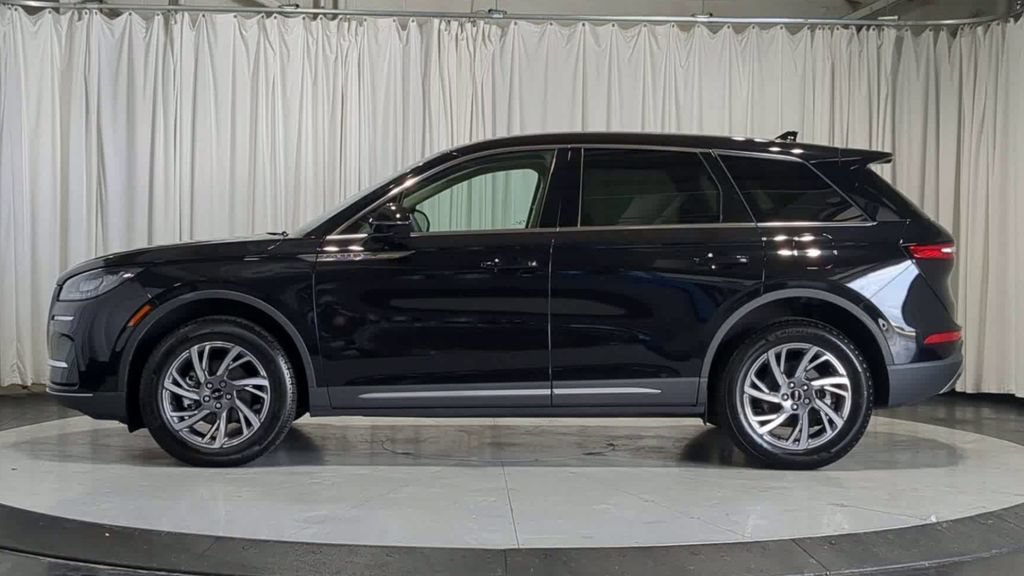 Used 2023 Lincoln Corsair AWD w/ Equipment Group 101A image 5
