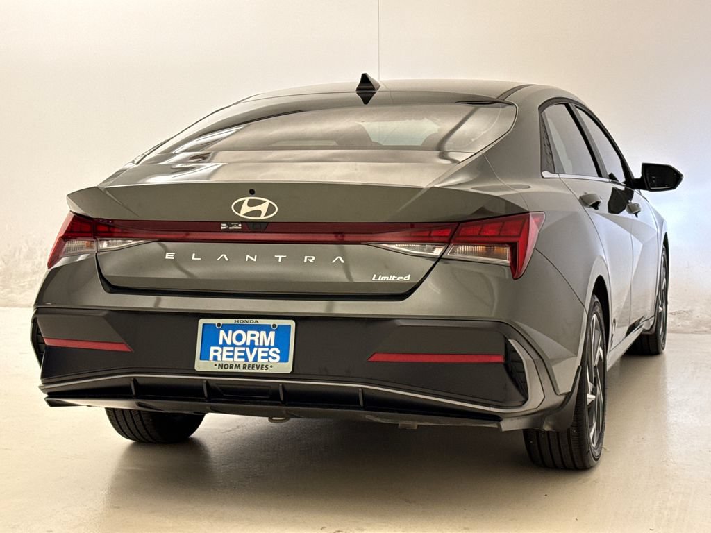 Used 2026 Hyundai Elantra Limited FWD image 9