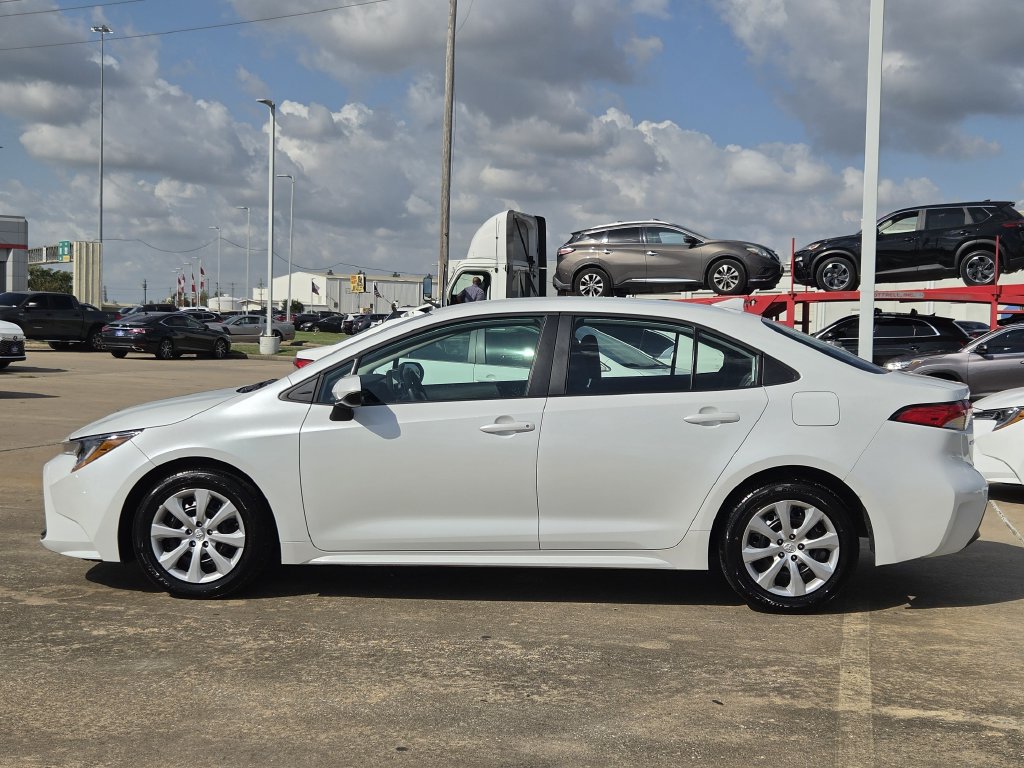 Used 2026 Toyota Corolla LE FWD image 6