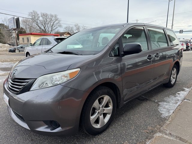 Used 2014 Toyota Sienna L image 3