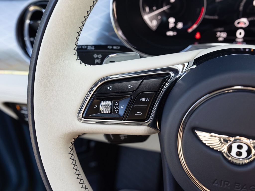 Used 2023 Bentley Bentayga AWD/4WD image 38