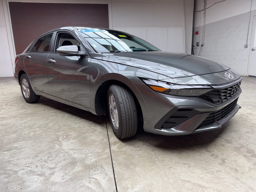 Used 2026 Hyundai Elantra SE FWD image 7