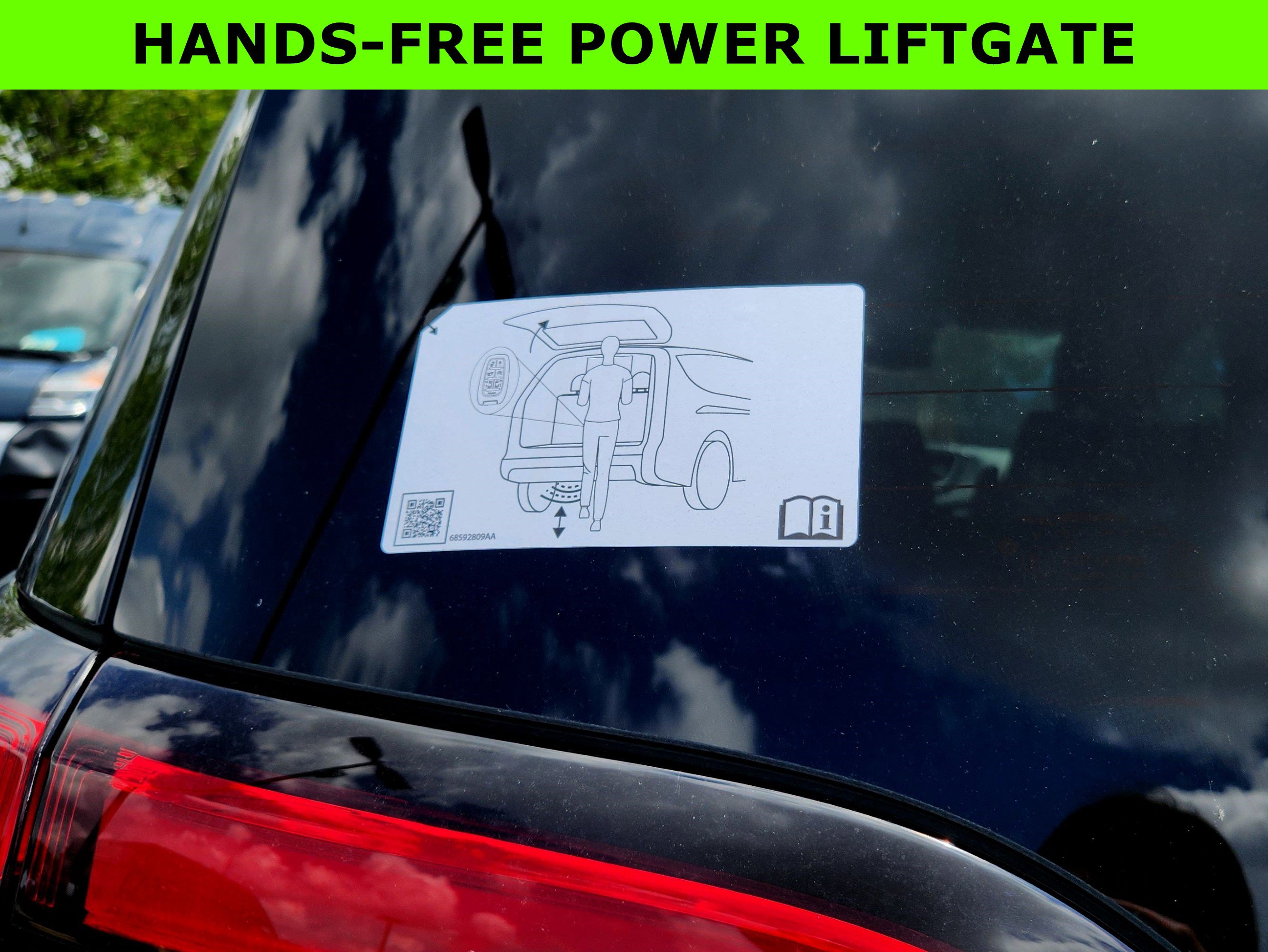 New 2025 Chrysler Pacifica Select w/ Uconnect Theater Family Group image 40