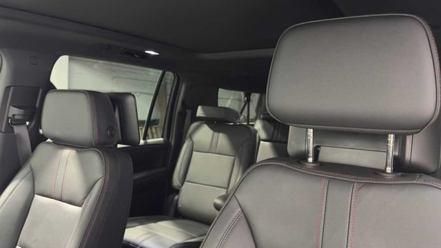 Used 2024 Chevrolet Suburban RST w/ Luxury Package RWD image 27