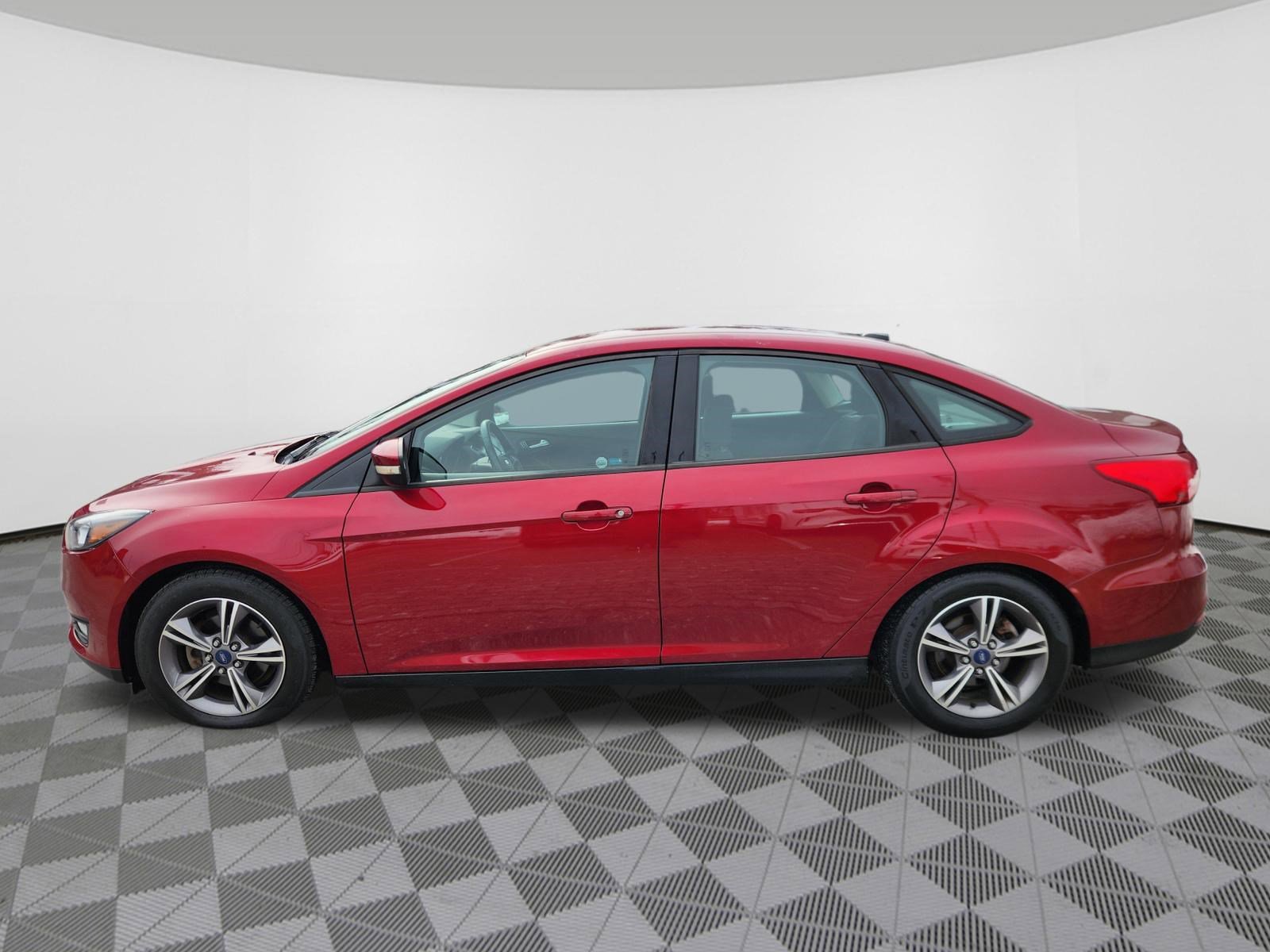 Used 2017 Ford Focus SE image 5