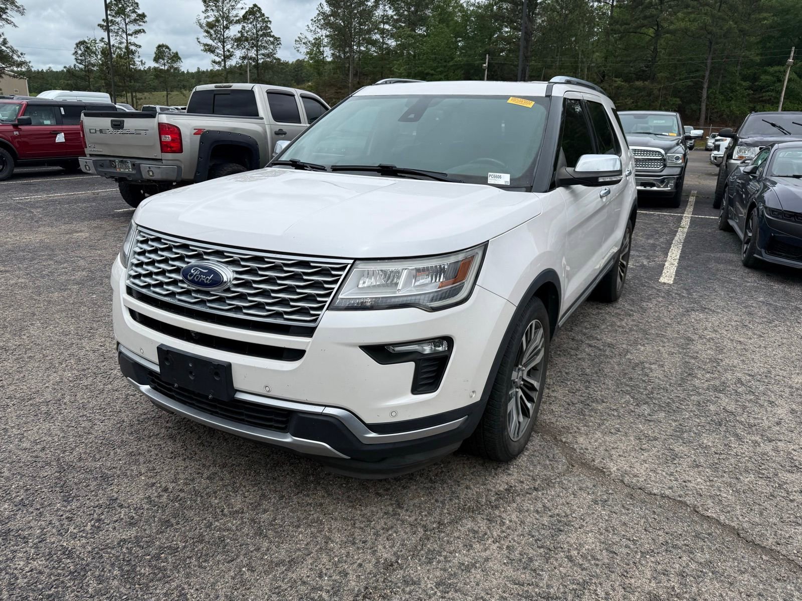 Used 2018 Ford Explorer Platinum AWD/4WD image 3