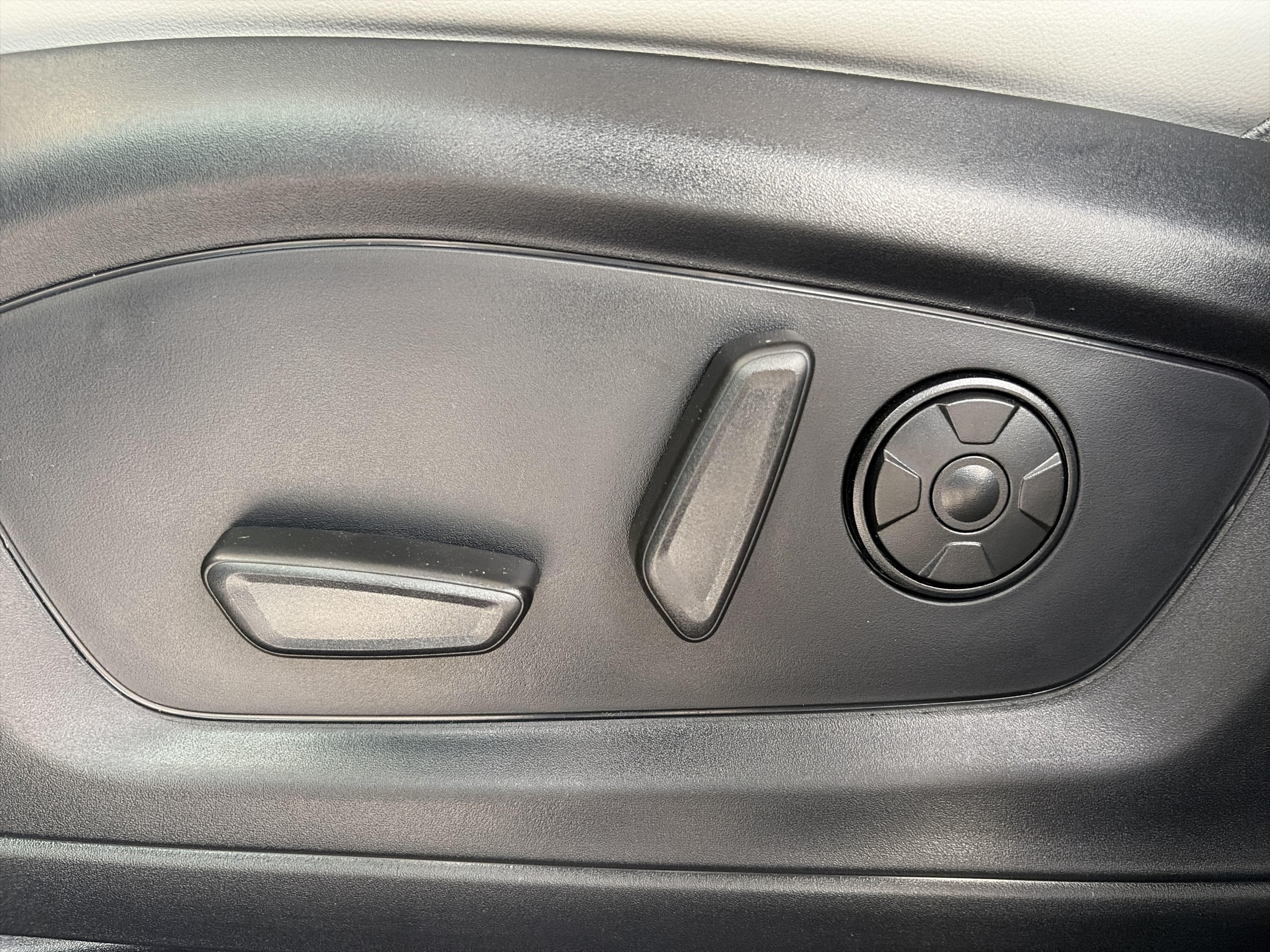 Used 2026 Ford Explorer Platinum w/ LUX Leather Package AWD/4WD image 19