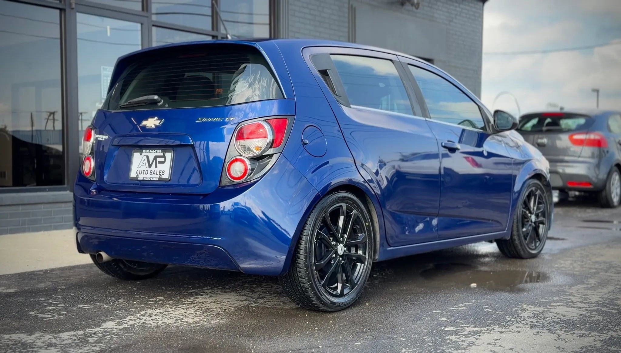 Used 2014 Chevrolet Sonic LT FWD image 2