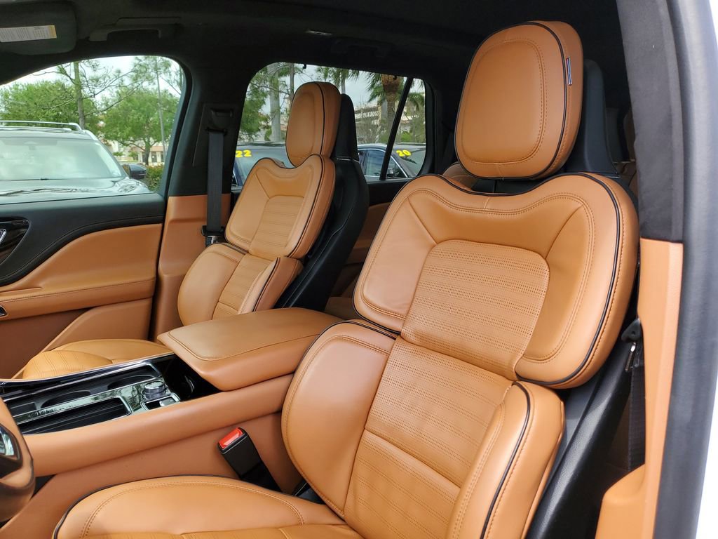 Certified 2023 Lincoln Aviator Black Label Grand Touring w/ Class IV Trailer Tow Package AWD/4WD image 23