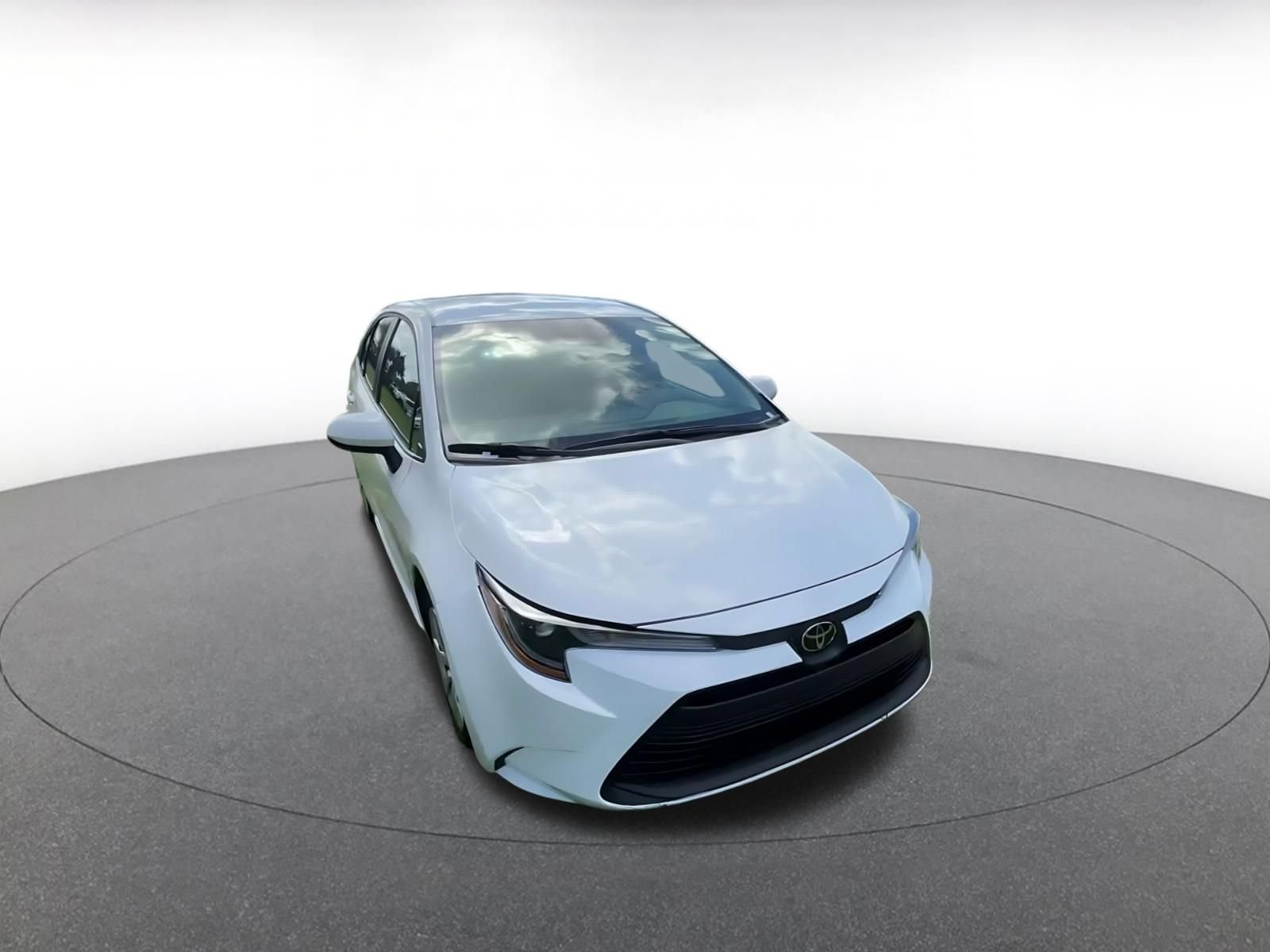 Used 2025 Toyota Corolla LE FWD image 3