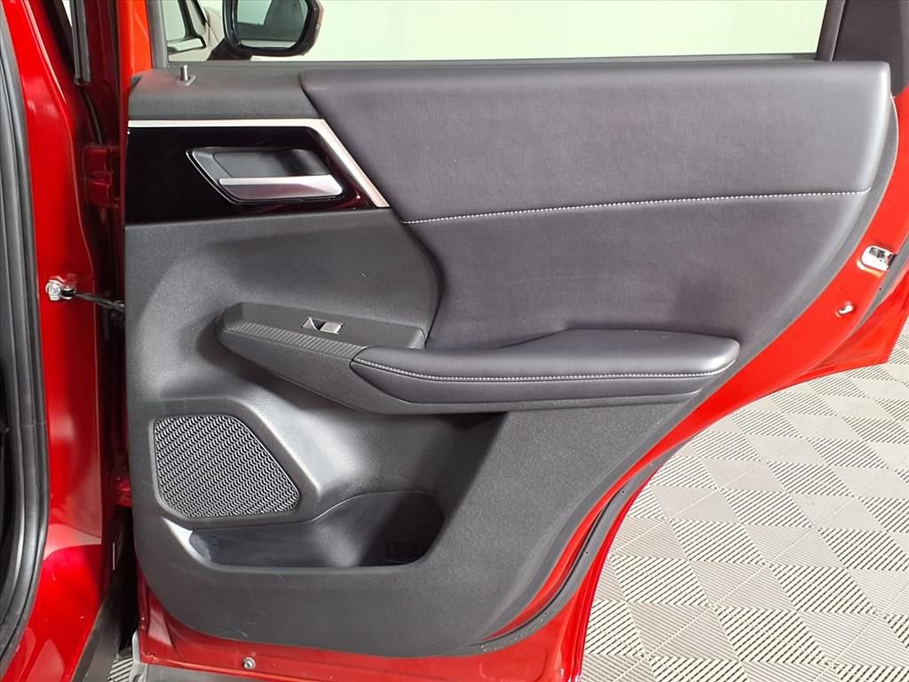 Used 2024 Mitsubishi Outlander SE image 10