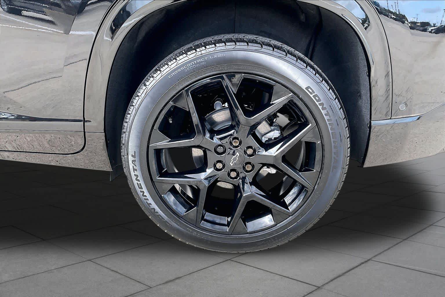 Used 2026 Chevrolet Traverse RS FWD image 11
