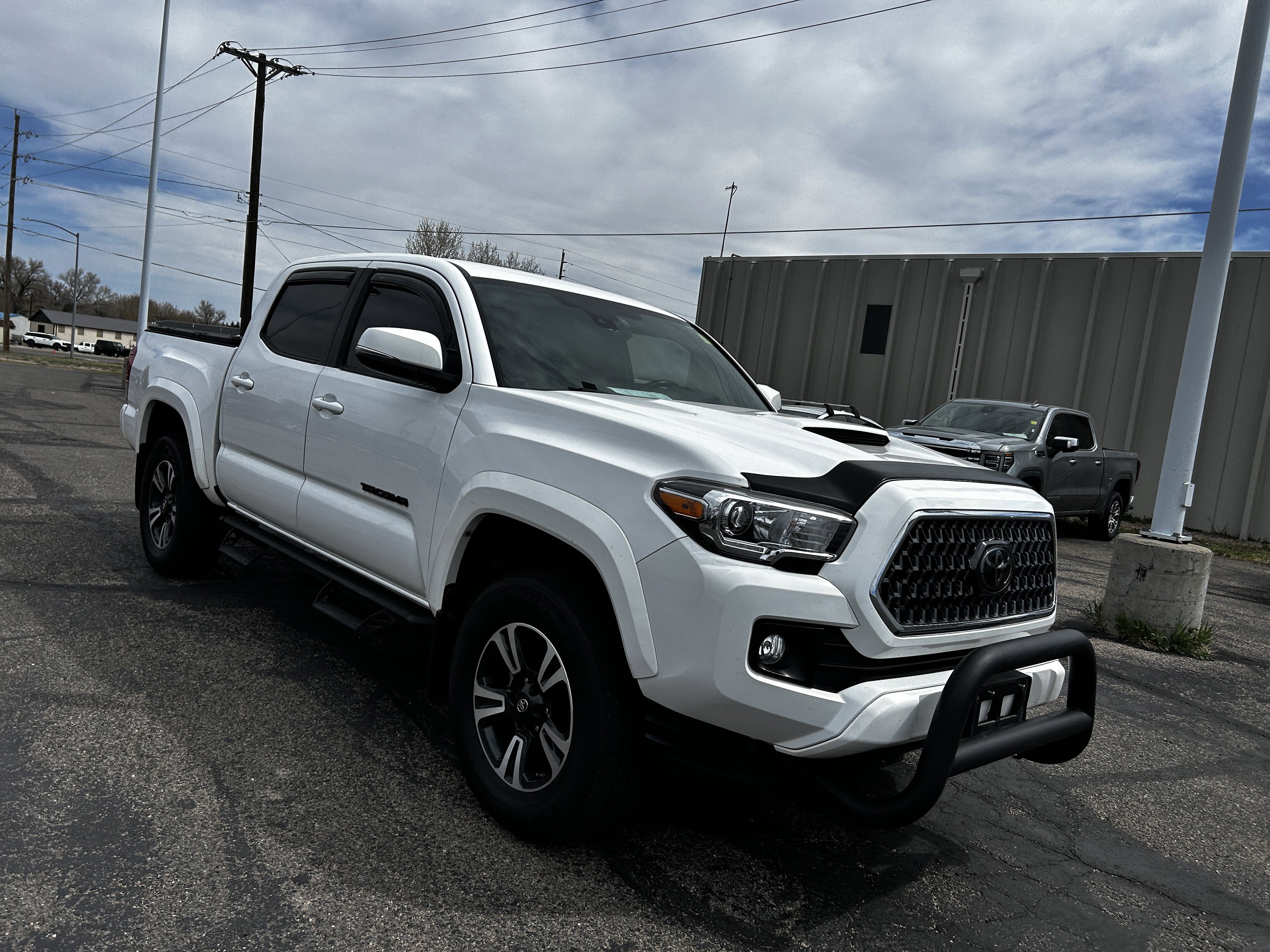Used 2018 Toyota Tacoma TRD Sport w/ Technology Package image 7