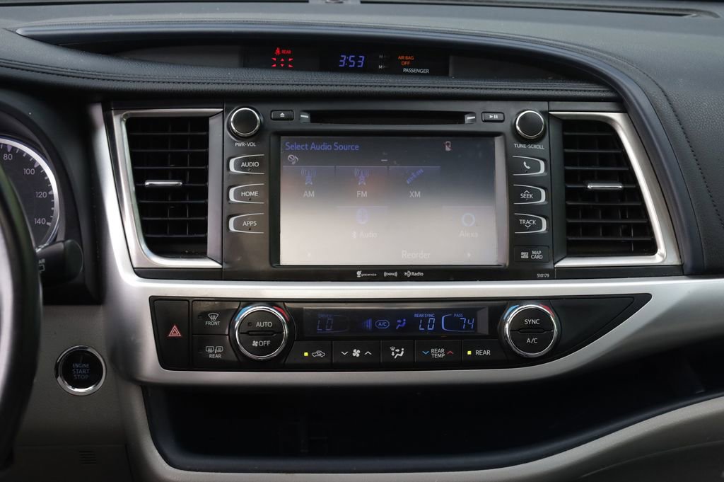 Used 2018 Toyota Highlander XLE image 7