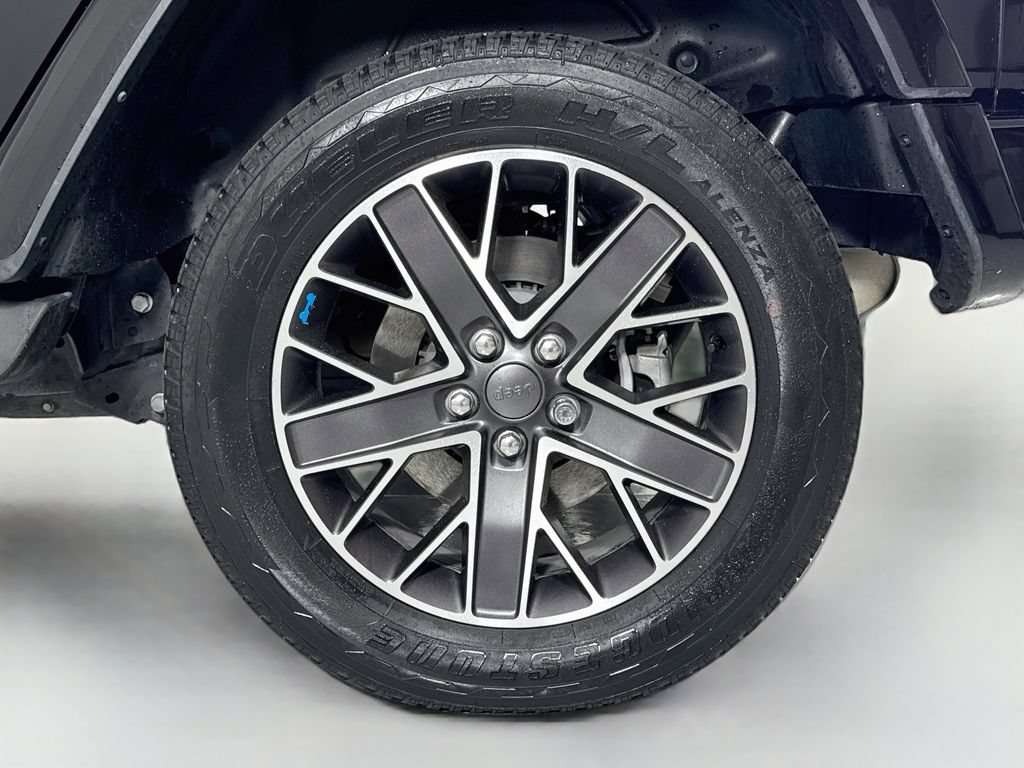 Used 2023 Jeep Wrangler Unlimited Sahara AWD/4WD image 9