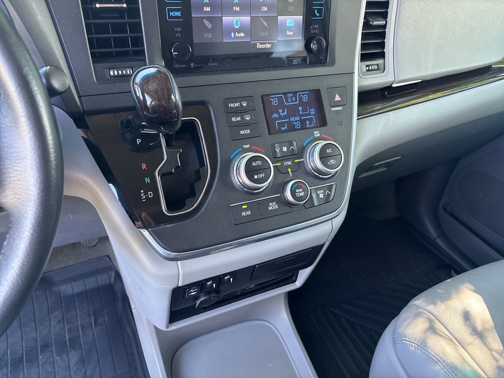 Used 2017 Toyota Sienna XLE Premium FWD image 21