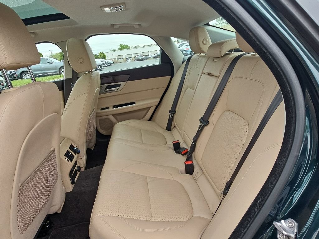 Used 2017 Jaguar XF Prestige AWD/4WD image 12