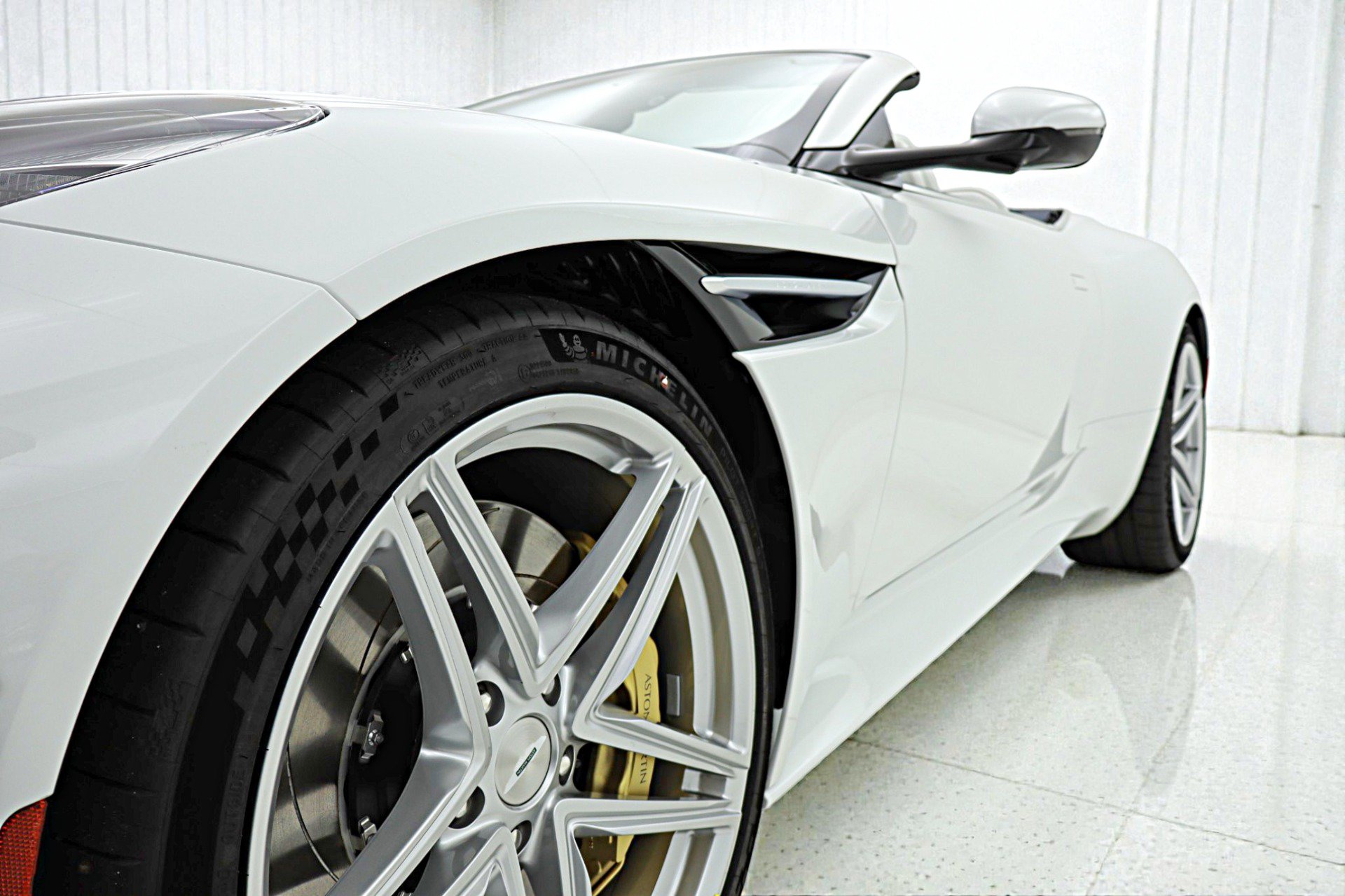 Used 2026 Aston Martin DB12 Convertible RWD image 17