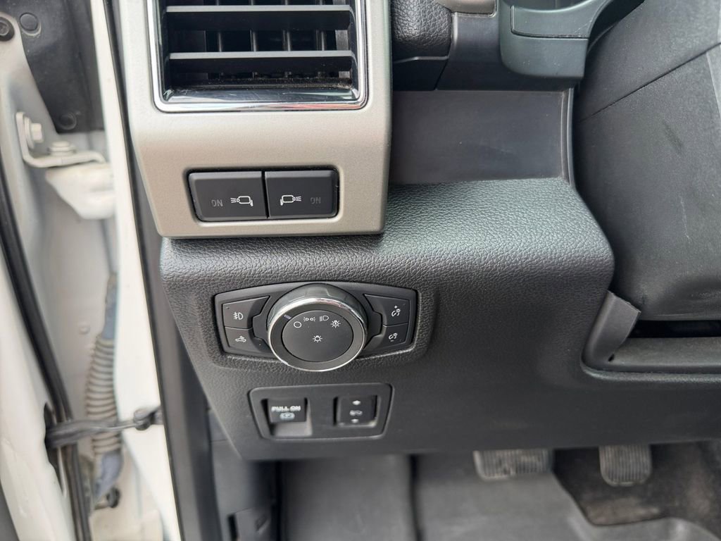 Used 2019 Ford F150 Lariat w/ Equipment Group 502A Luxury AWD/4WD image 28