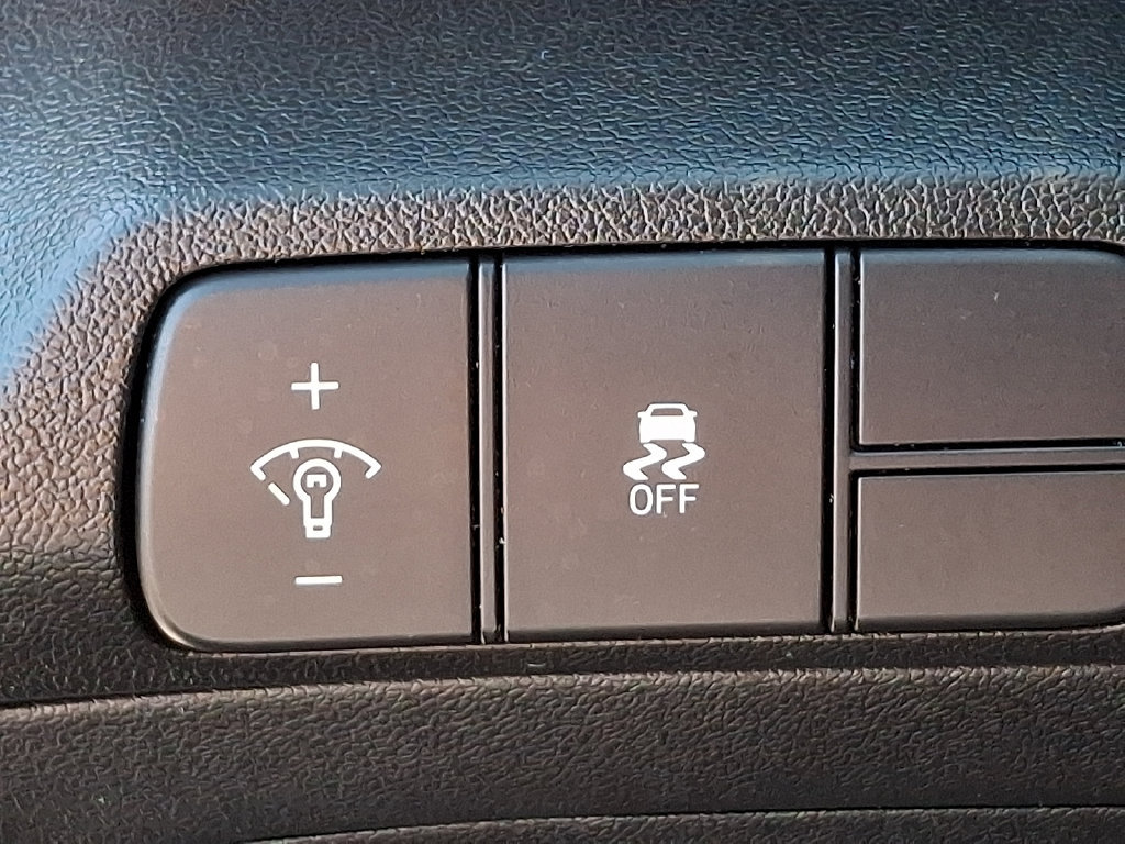 Used 2025 Hyundai Elantra SEL FWD image 27