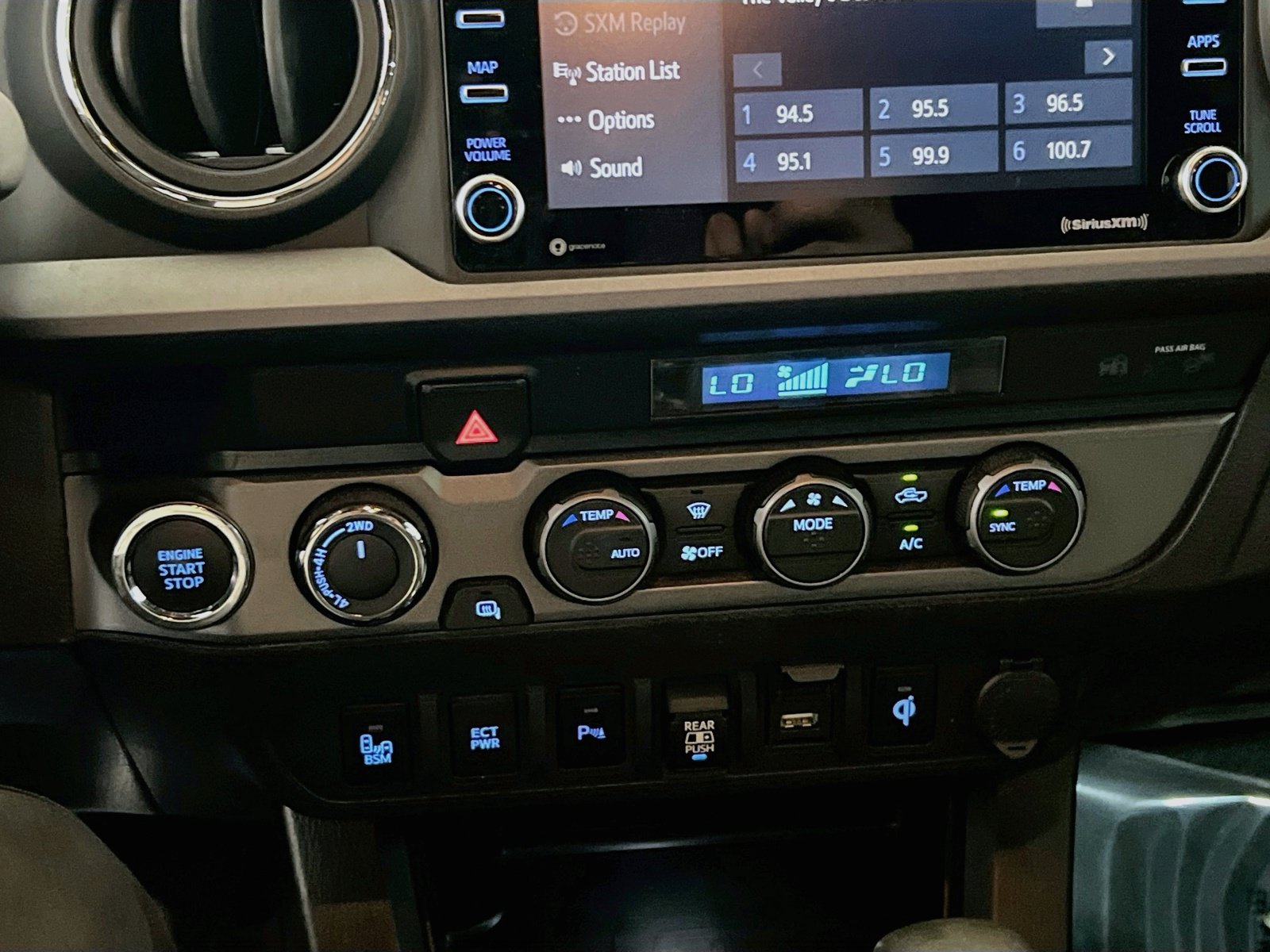 Used 2022 Toyota Tacoma TRD Off-Road w/ Technology Package AWD/4WD image 11