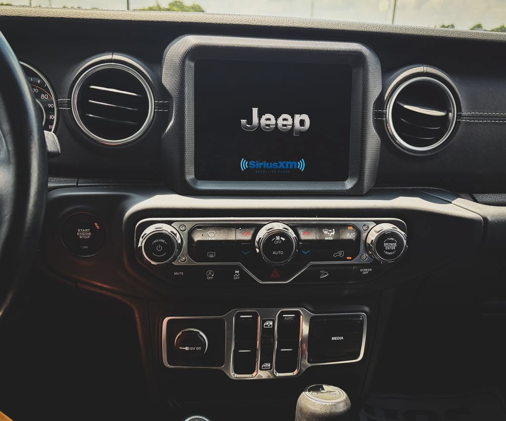 Used 2018 Jeep Wrangler Unlimited Sahara w/ Dual Top Group AWD/4WD image 12