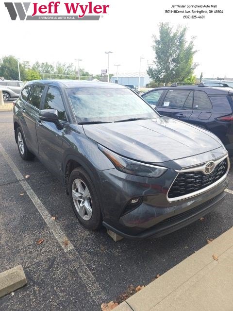 Used 2023 Toyota Highlander LE FWD video 1