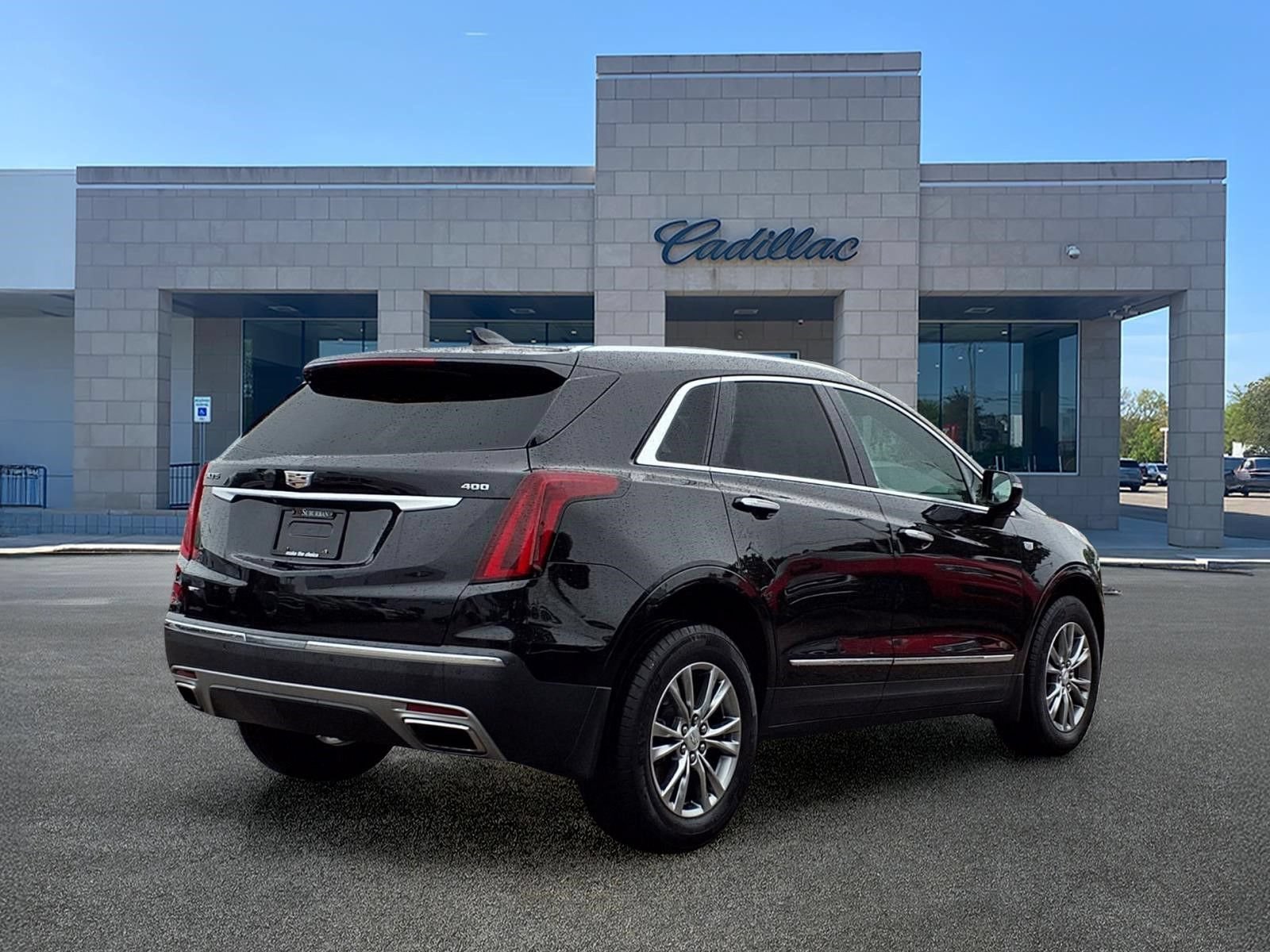 Used 2023 Cadillac XT5 Premium Luxury w/ LPO, Floor Liner Package AWD/4WD image 4