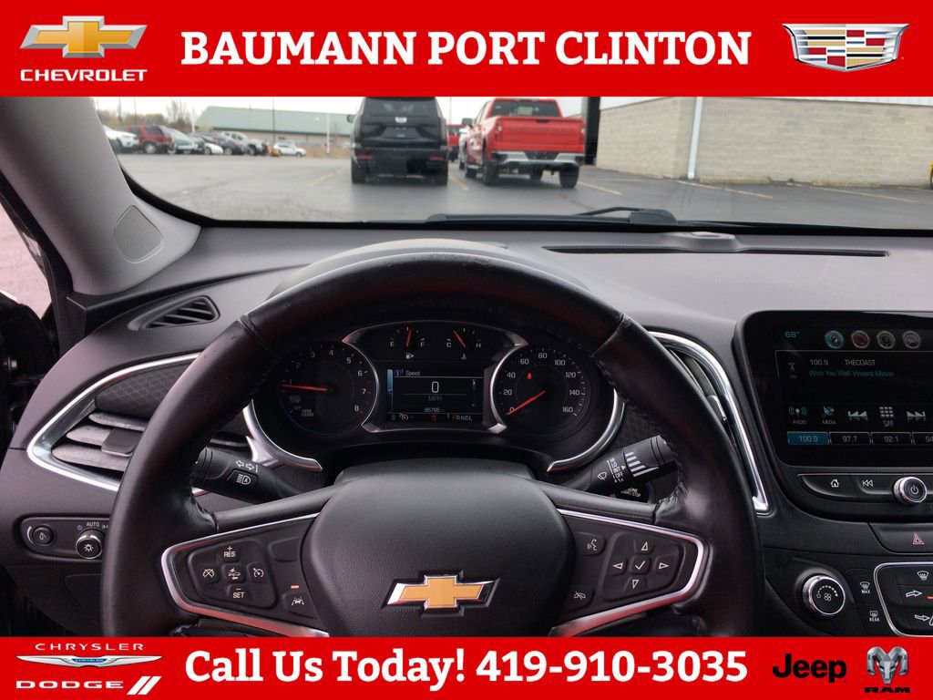 Used 2018 Chevrolet Malibu LT w/ Driver Confidence Package FWD image 3