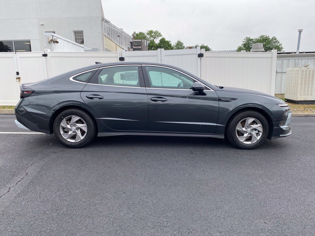 New 2026 Hyundai Sonata SE FWD image 2