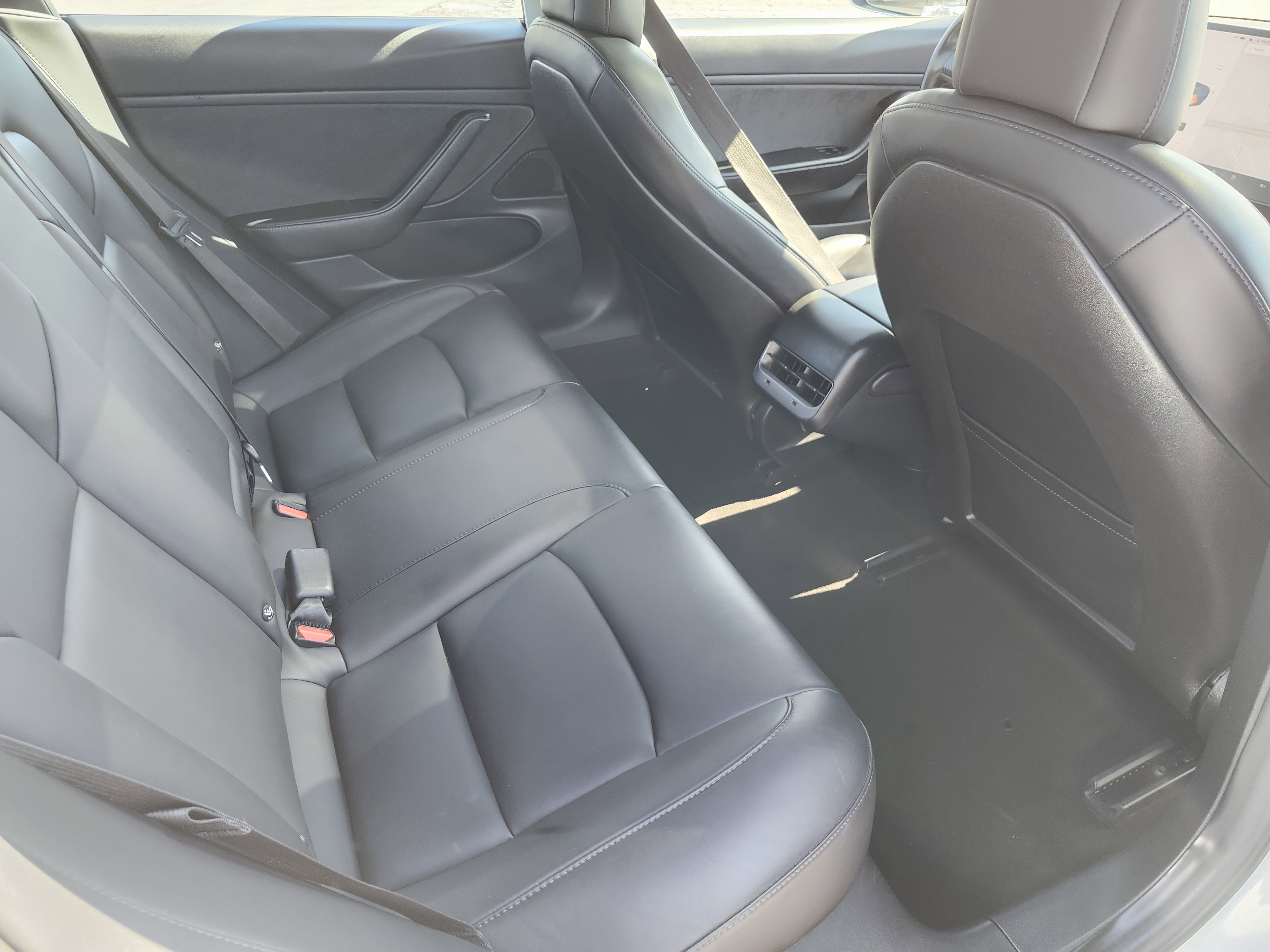 Used 2018 Tesla Model 3 Long Range image 15