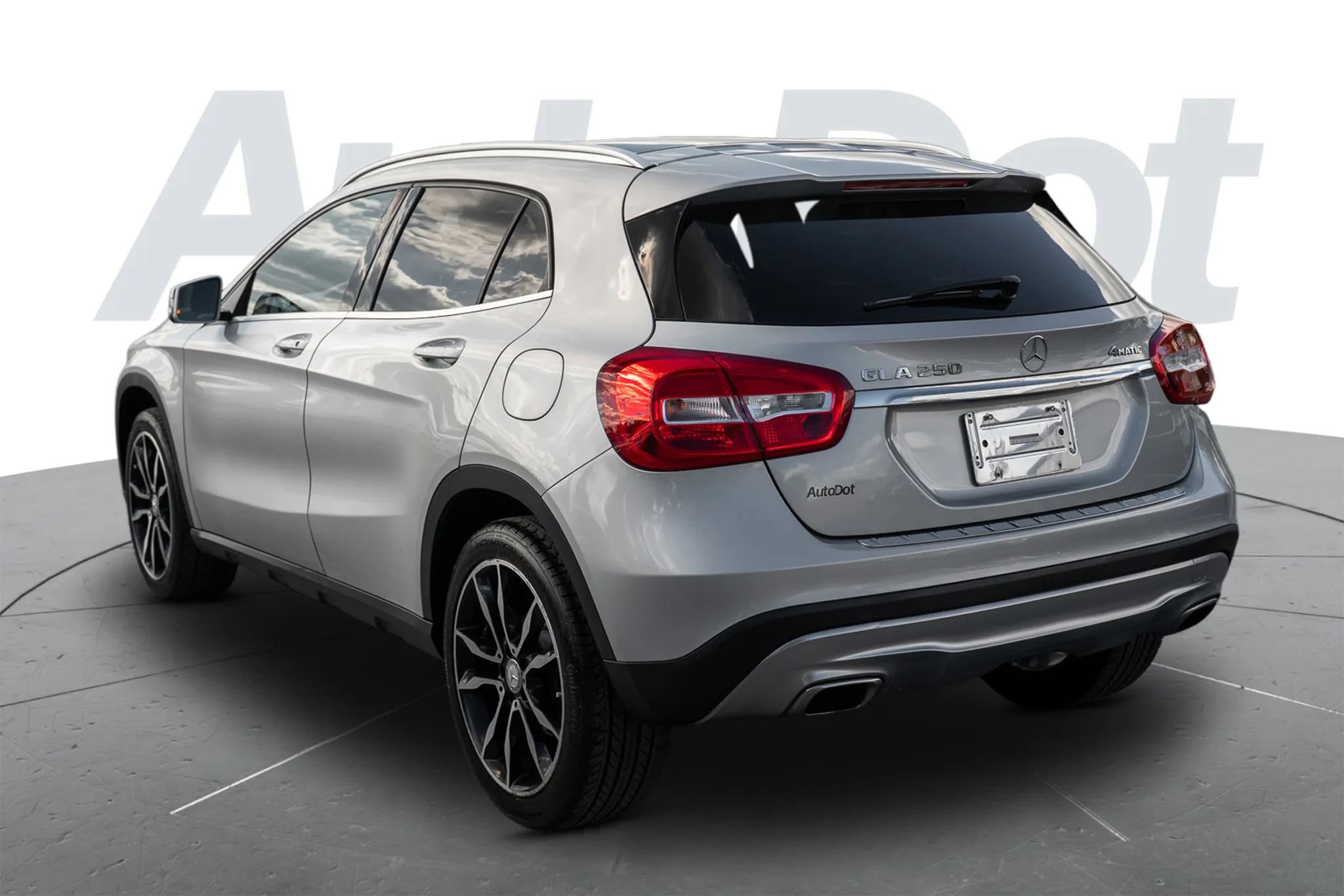 Used 2017 Mercedes-Benz GLA 250 4MATIC w/ Premium Package image 2
