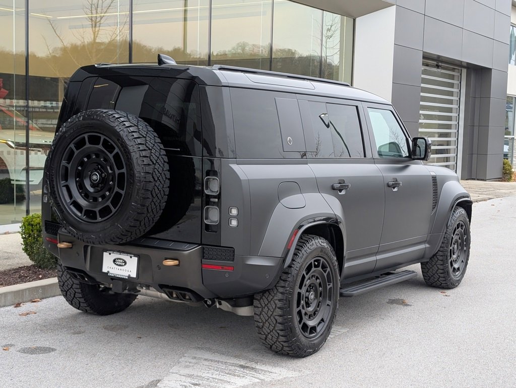 Used 2025 Land Rover Defender 110 image 8