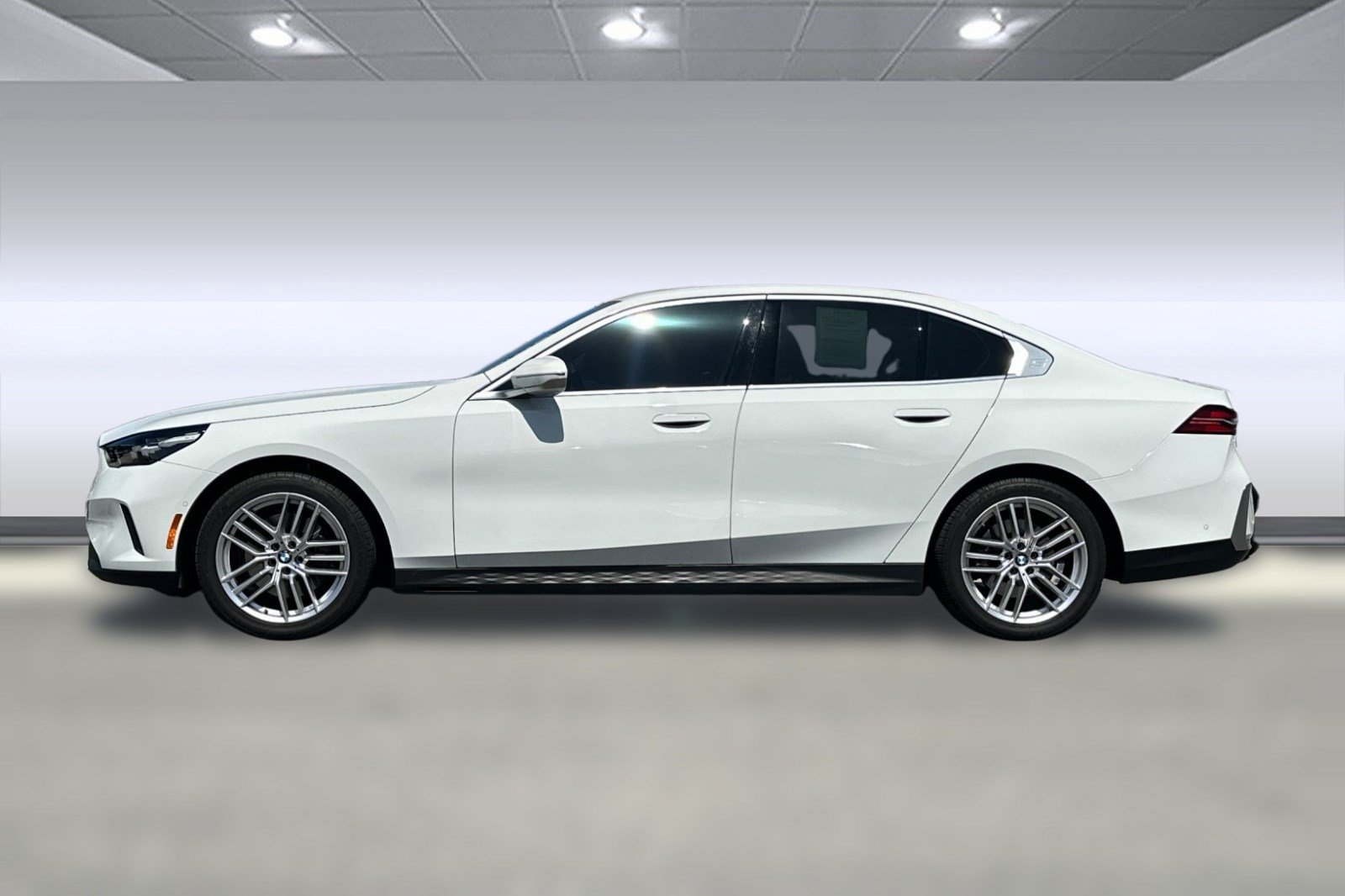 Used 2024 BMW 530i w/ Convenience Package RWD image 2