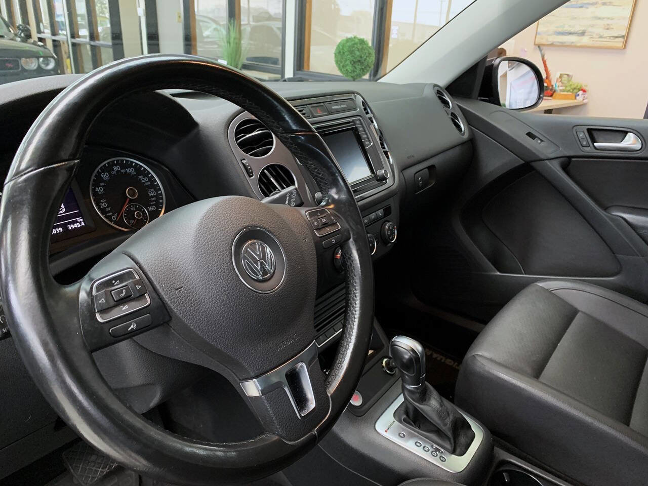 Used 2017 Volkswagen Tiguan S AWD/4WD image 9