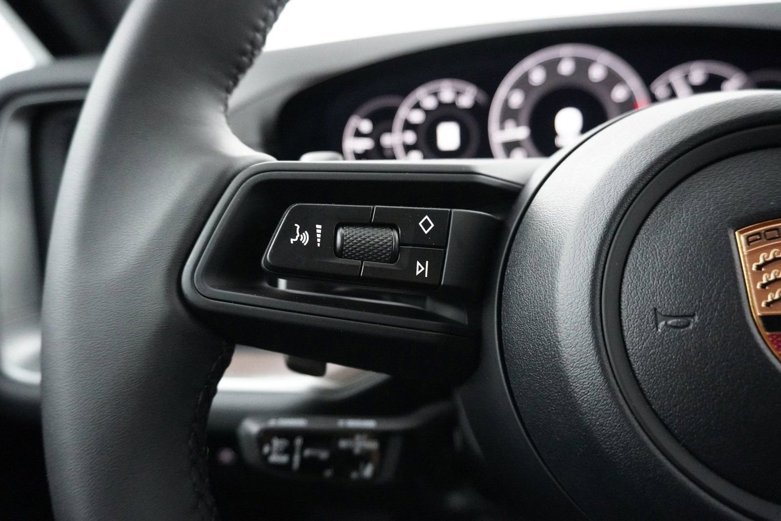 New 2026 Porsche Cayenne Coupe AWD/4WD image 21