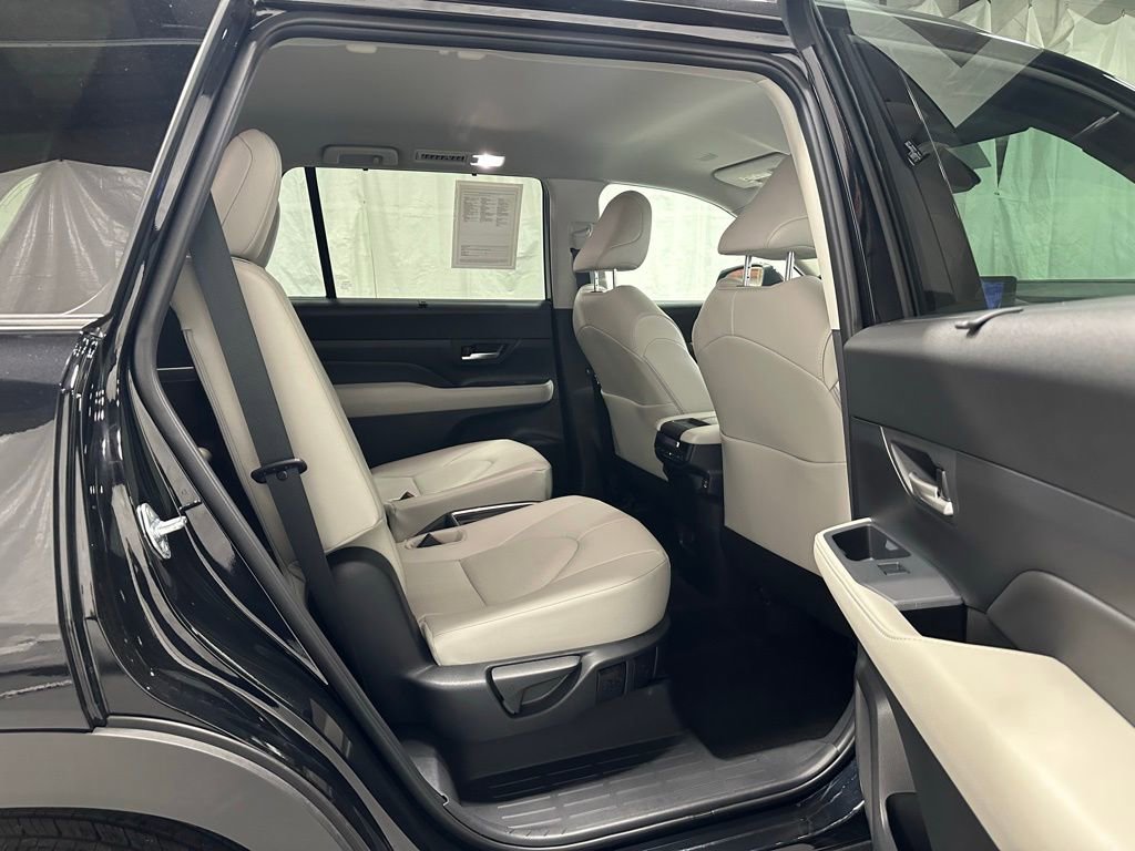 Used 2025 Toyota Grand Highlander AWD image 56
