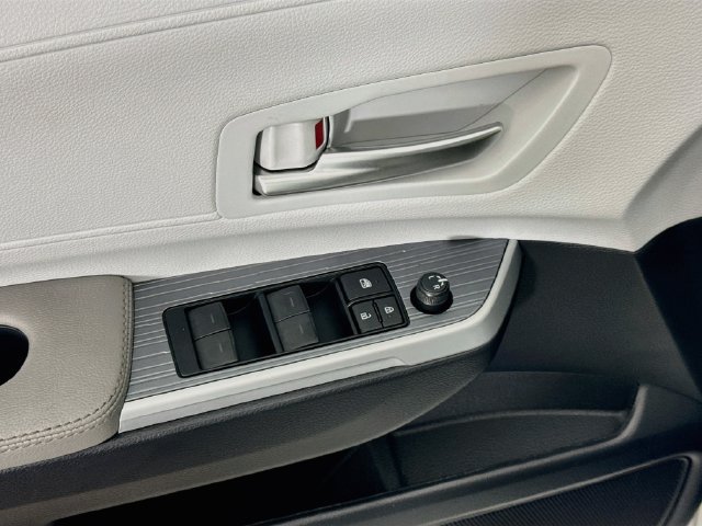 Used 2025 Toyota Sienna XLE FWD image 17