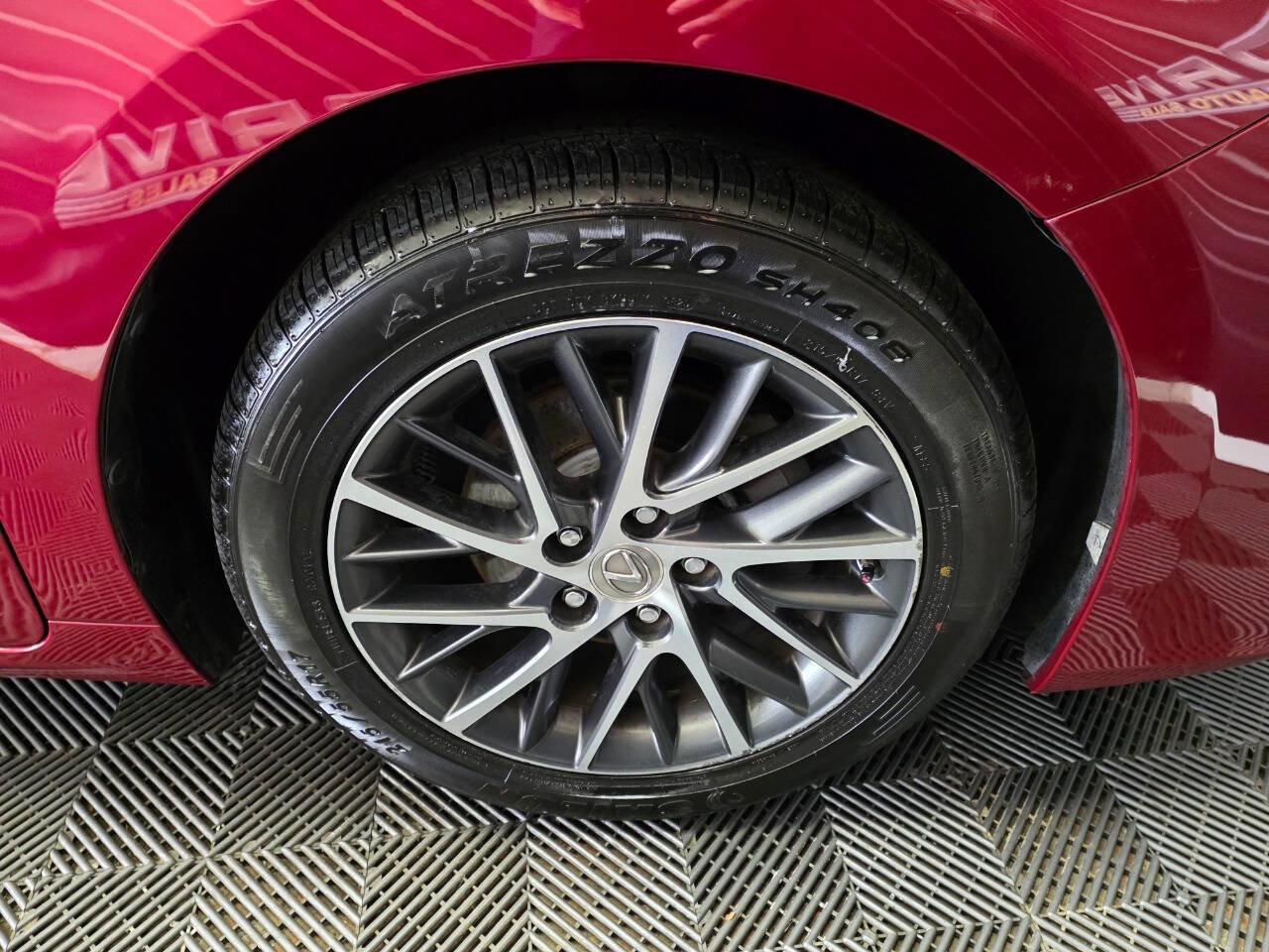 Used 2016 Lexus ES 350 w/ Luxury Package w/Wood Trim image 40