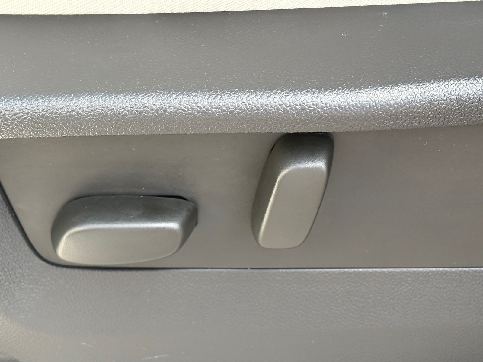 Used 2023 Buick Envision Avenir AWD/4WD image 30
