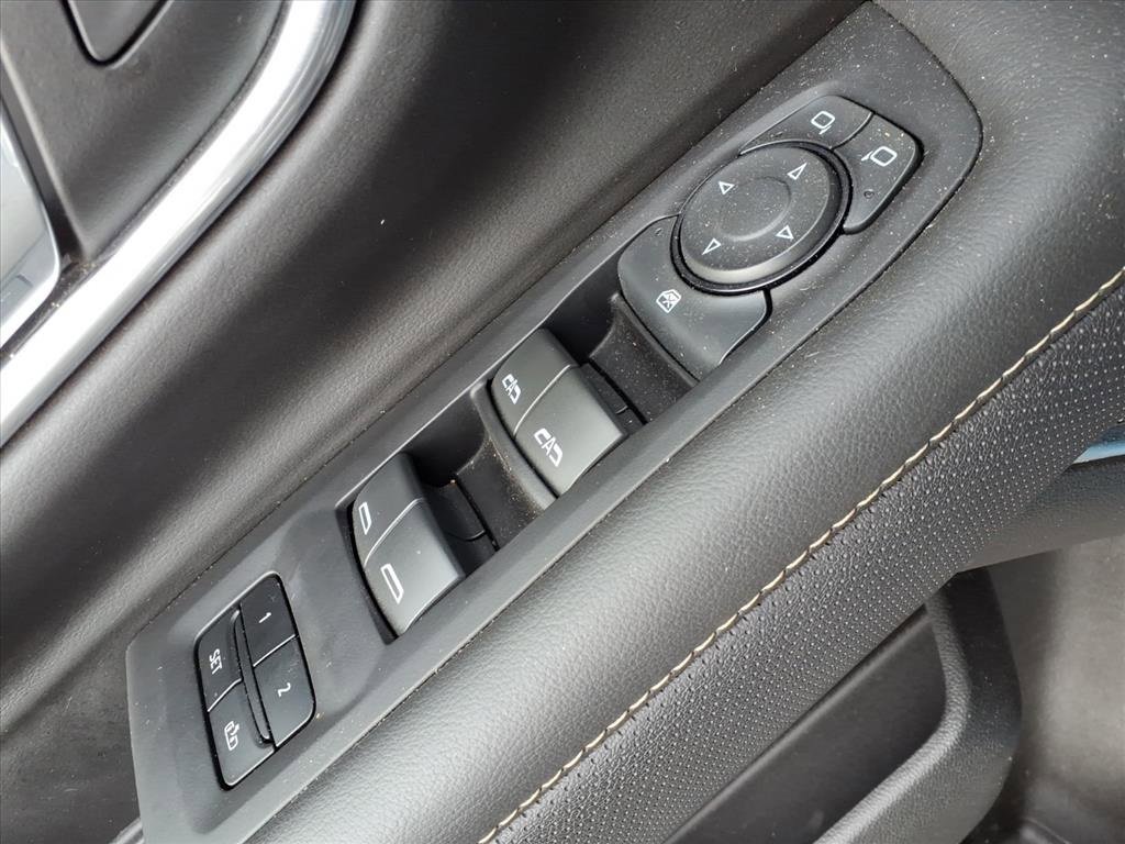 Used 2024 GMC Yukon SLT image 17