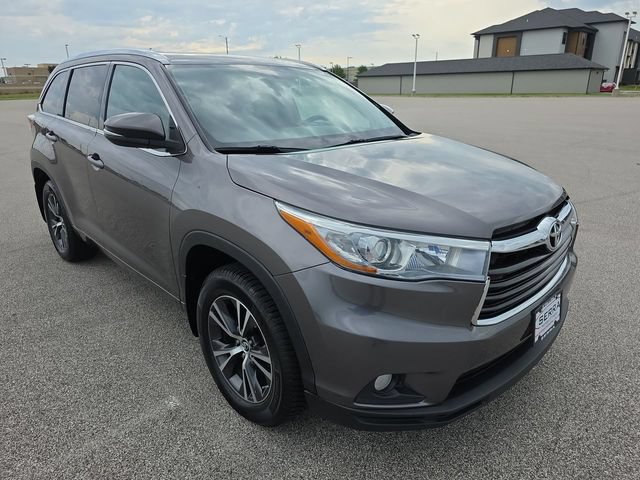 Used 2016 Toyota Highlander XLE AWD/4WD image 15